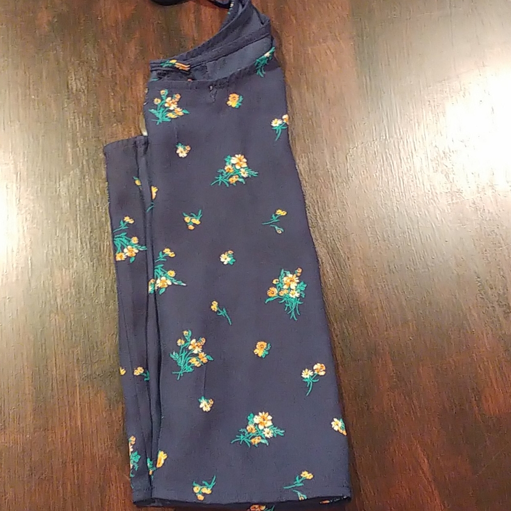 Crop Flower Tank - Picture 2 of 3